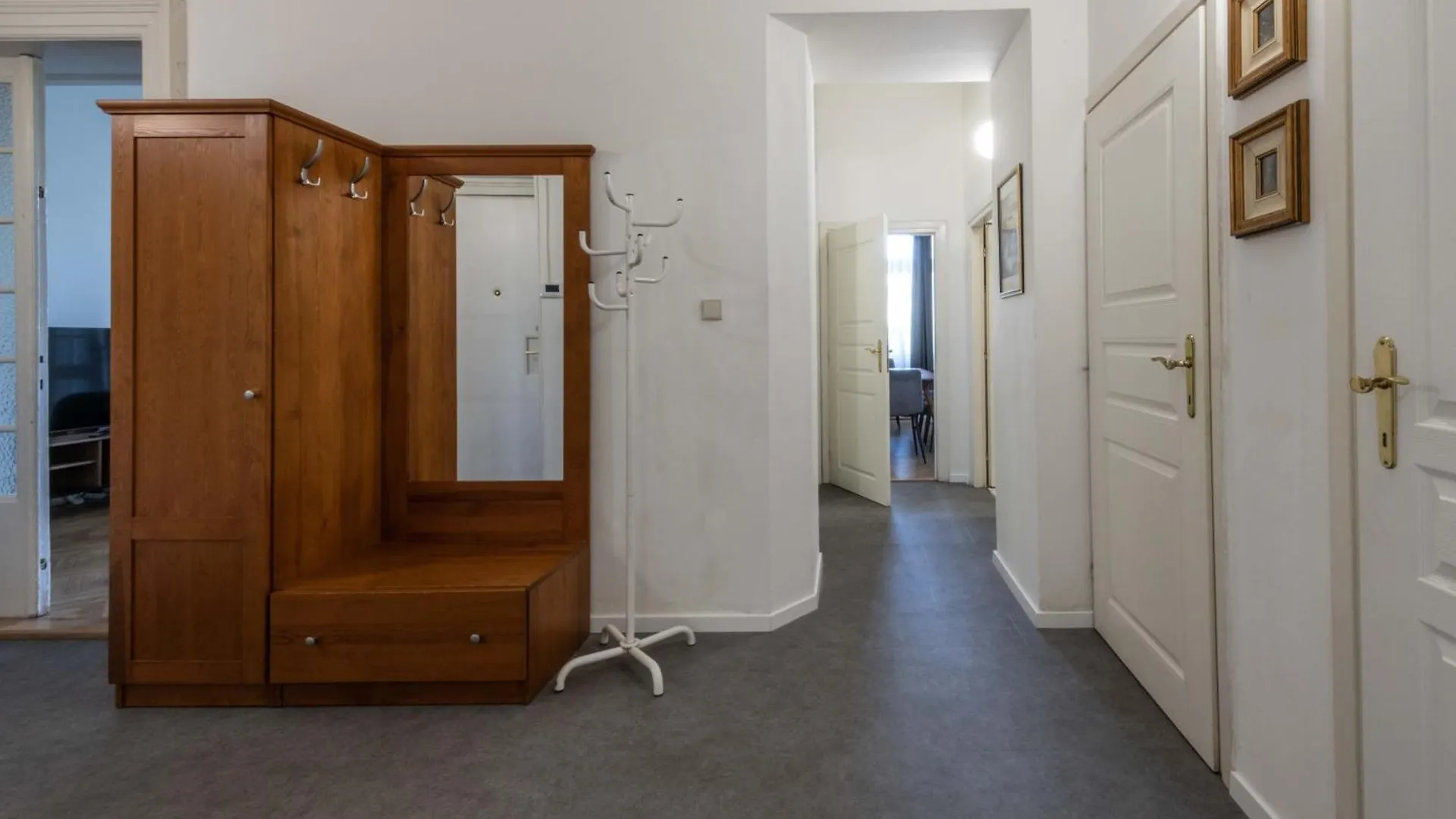 Centrally Located 3Bd Home Near National Museum Praga