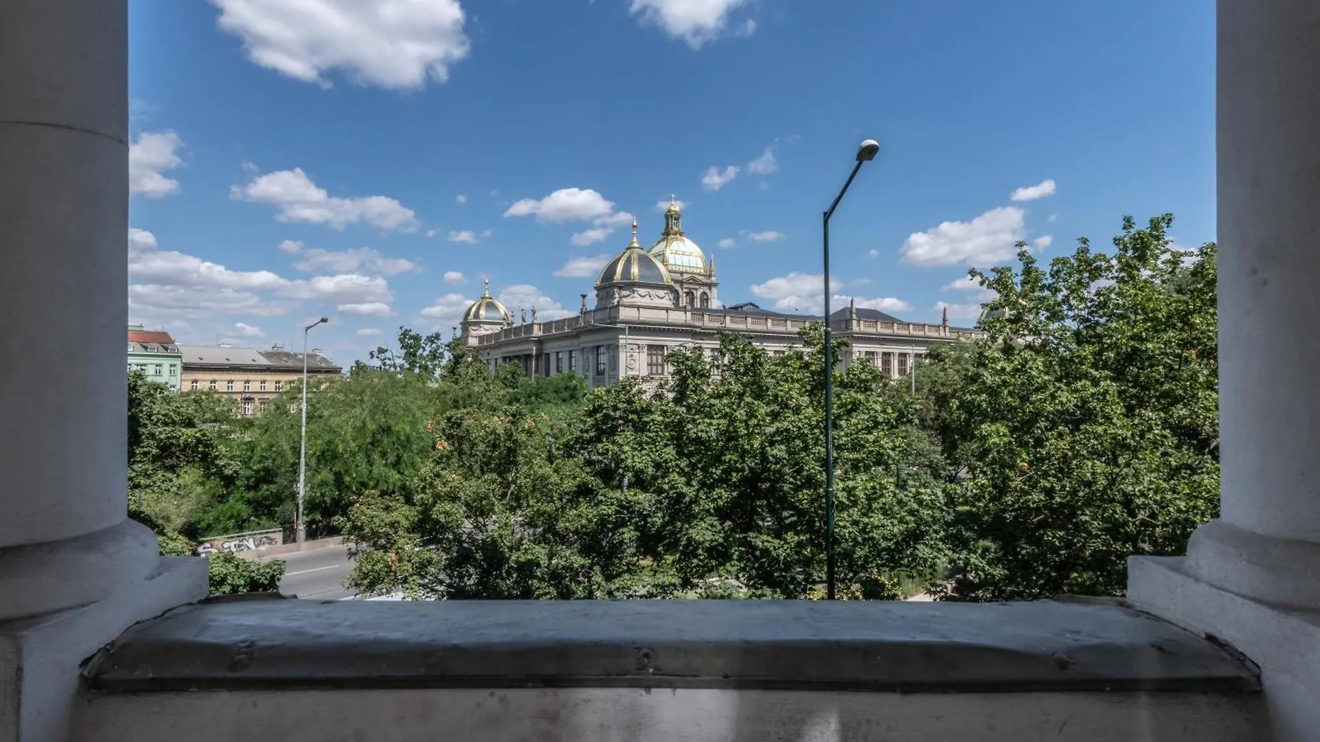 Centrally Located 3Bd Home Near National Museum Praga