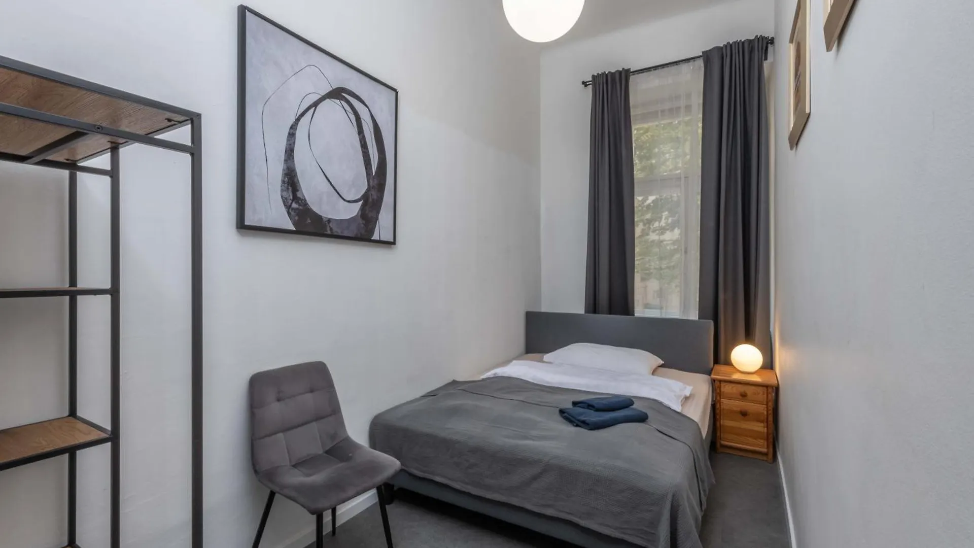 Centrally Located 3Bd Home Near National Museum Praga 0*,