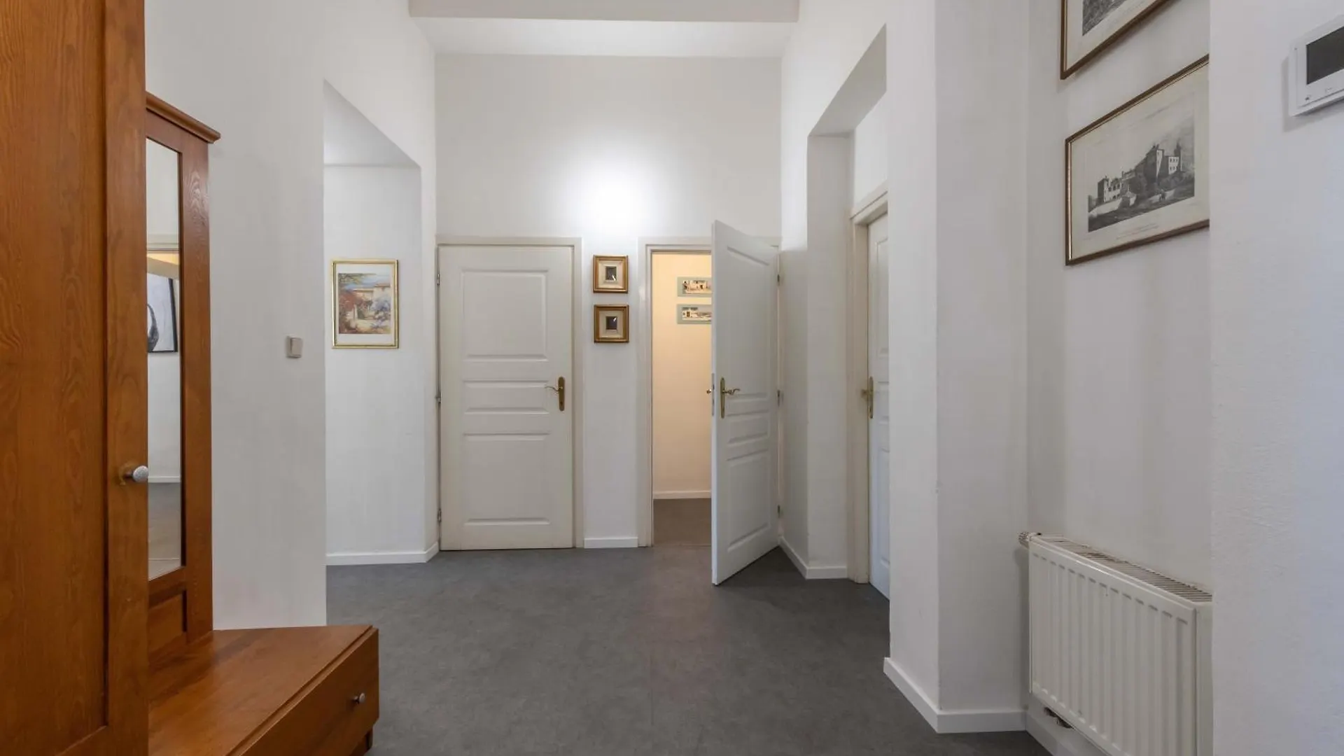 Appartement Centrally Located 3Bd Home Near National Museum Praag